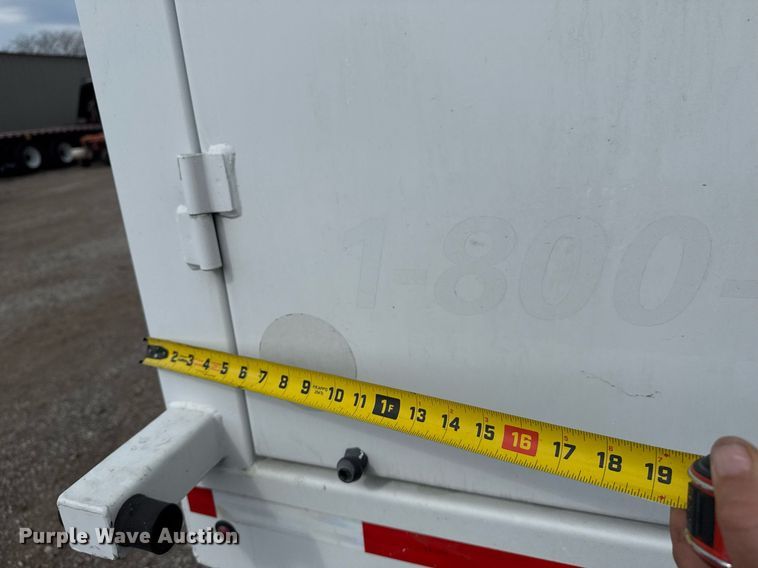 image for item EG5698 2016 Ford F650 Super Duty flatbed truck