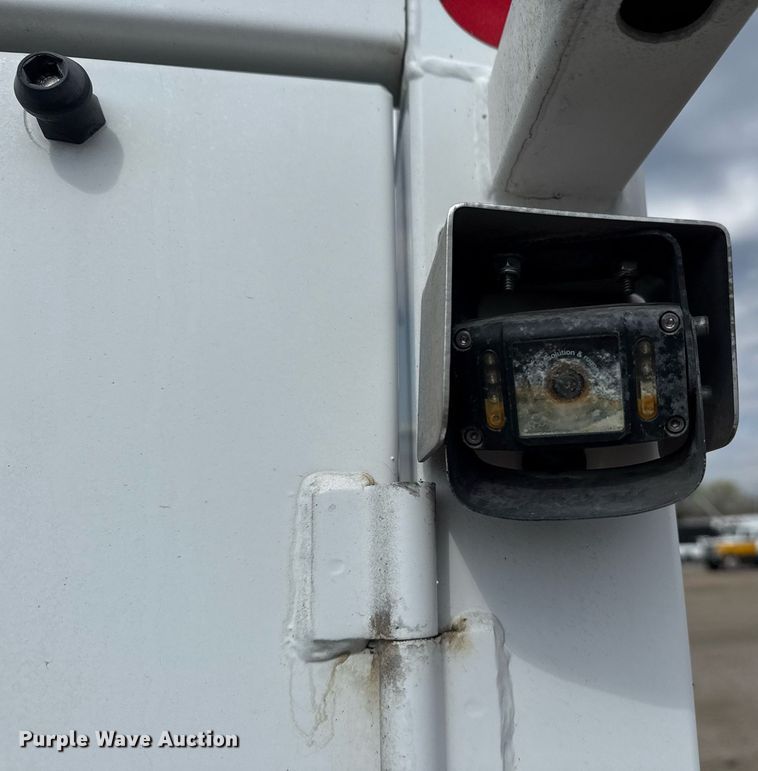 image for item EG5698 2016 Ford F650 Super Duty flatbed truck