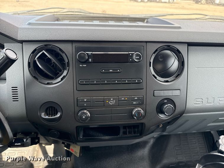 image for item EG5698 2016 Ford F650 Super Duty flatbed truck