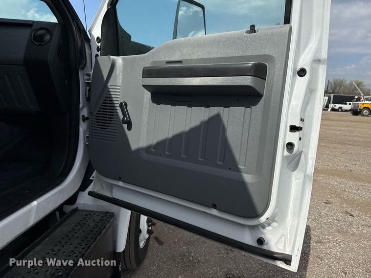 image for item EG5698 2016 Ford F650 Super Duty flatbed truck