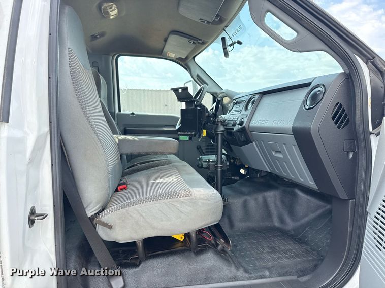 image for item EG5698 2016 Ford F650 Super Duty flatbed truck