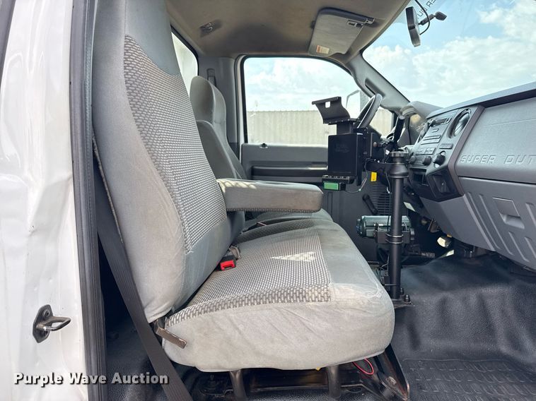 image for item EG5698 2016 Ford F650 Super Duty flatbed truck