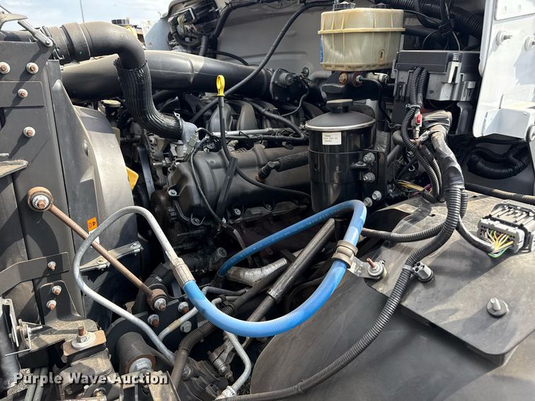 image for item EG5698 2016 Ford F650 Super Duty flatbed truck