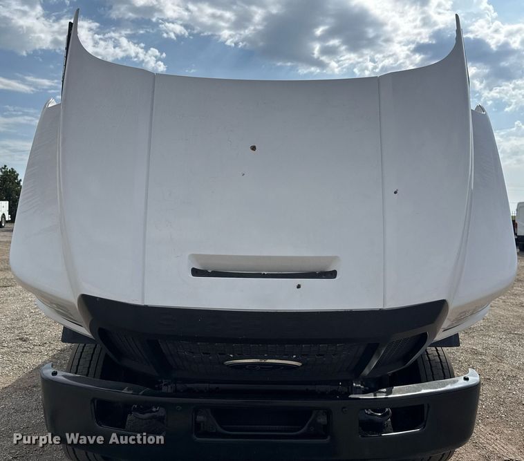 image for item EG5698 2016 Ford F650 Super Duty flatbed truck