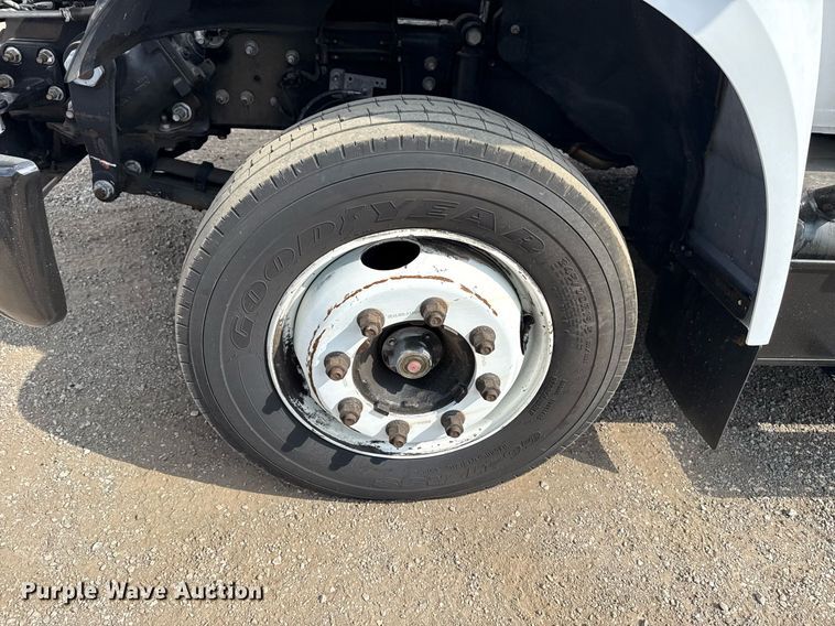 image for item EG5698 2016 Ford F650 Super Duty flatbed truck