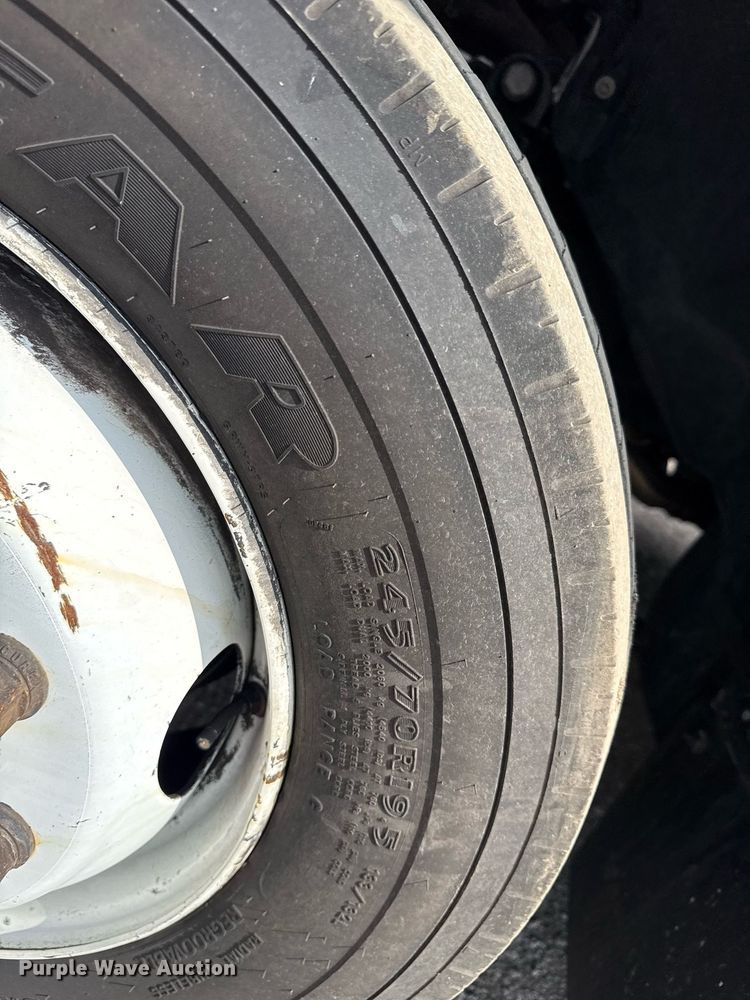 image for item EG5698 2016 Ford F650 Super Duty flatbed truck