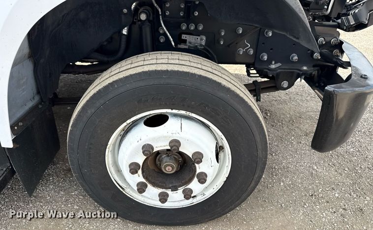 image for item EG5698 2016 Ford F650 Super Duty flatbed truck