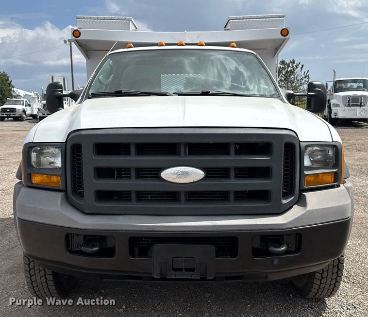 image for item EG5701 2005 Ford F450 Super Duty flatbed truck