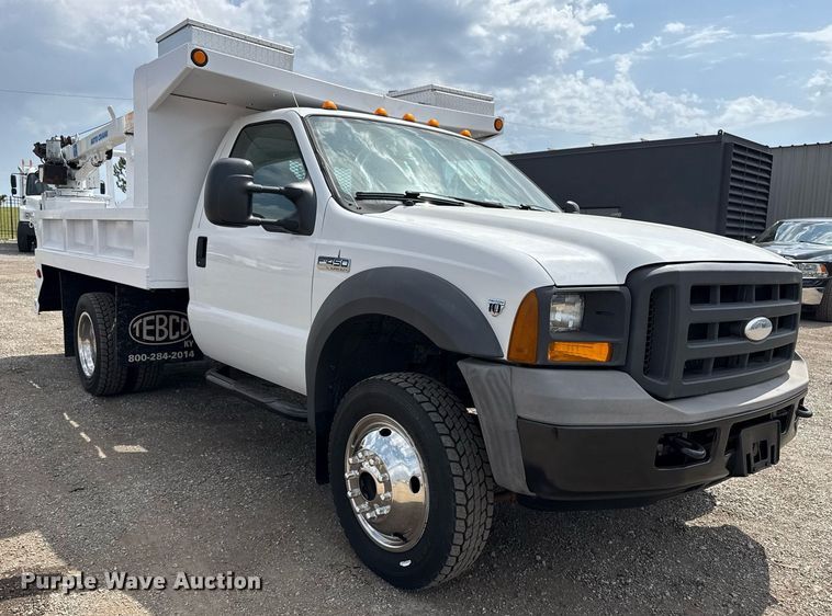 image for item EG5701 2005 Ford F450 Super Duty flatbed truck