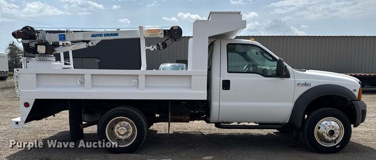 image for item EG5701 2005 Ford F450 Super Duty flatbed truck