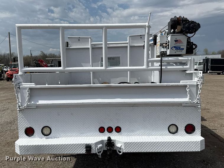 image for item EG5701 2005 Ford F450 Super Duty flatbed truck