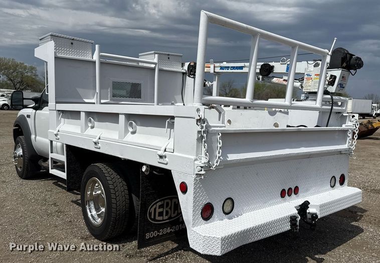 image for item EG5701 2005 Ford F450 Super Duty flatbed truck