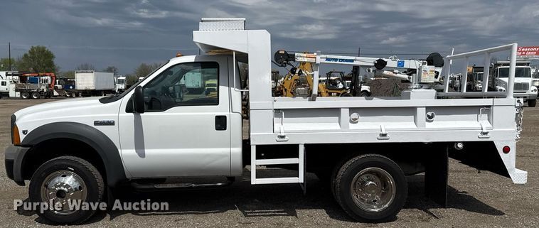 image for item EG5701 2005 Ford F450 Super Duty flatbed truck