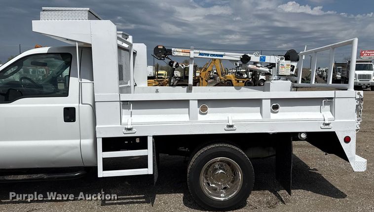 image for item EG5701 2005 Ford F450 Super Duty flatbed truck