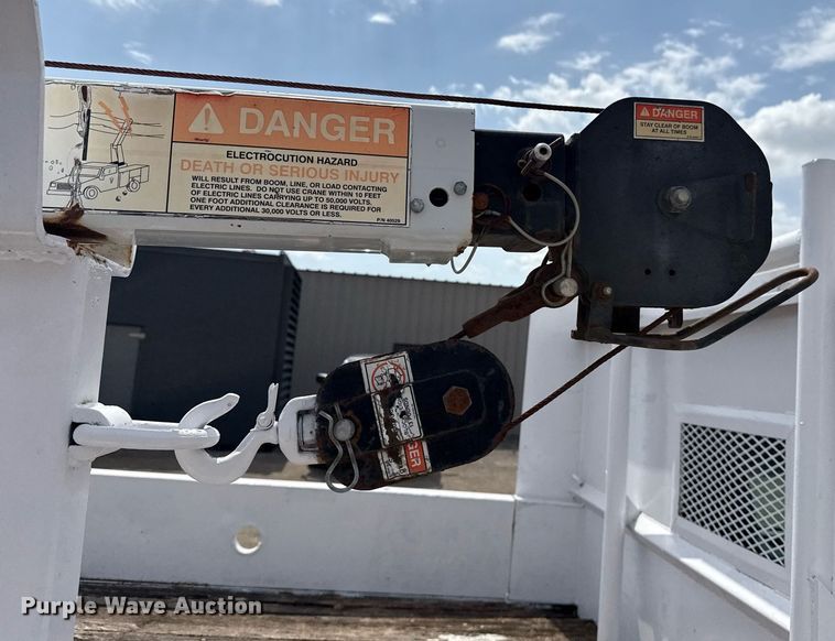 image for item EG5701 2005 Ford F450 Super Duty flatbed truck