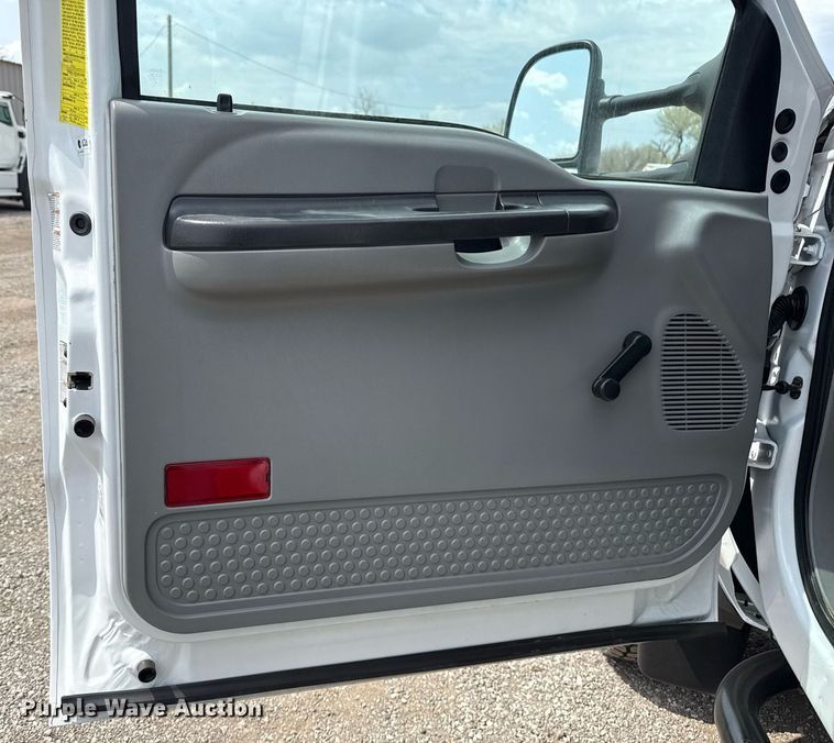 image for item EG5701 2005 Ford F450 Super Duty flatbed truck