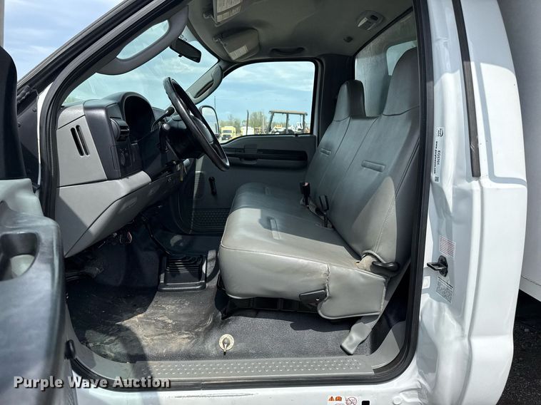 image for item EG5701 2005 Ford F450 Super Duty flatbed truck