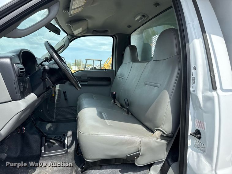 image for item EG5701 2005 Ford F450 Super Duty flatbed truck