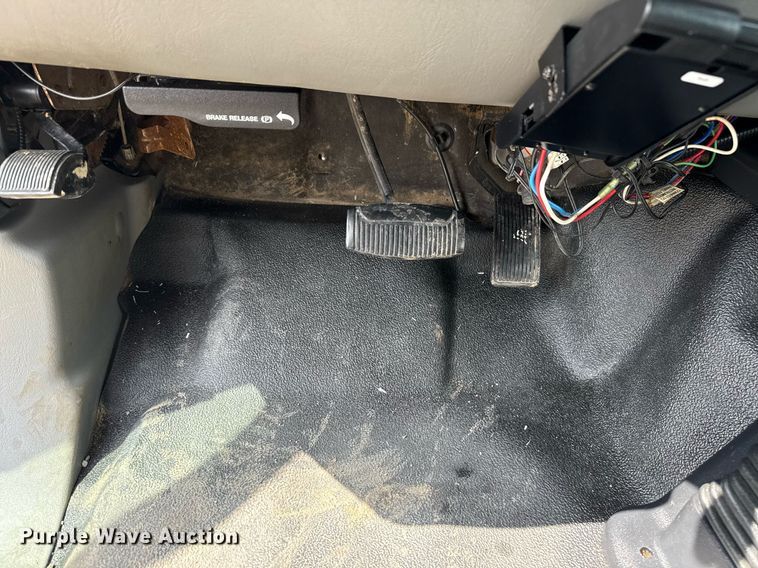 image for item EG5701 2005 Ford F450 Super Duty flatbed truck