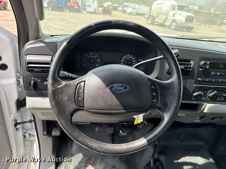 image for item EG5701 2005 Ford F450 Super Duty flatbed truck