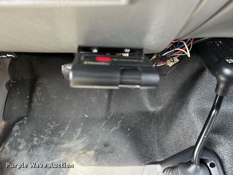 image for item EG5701 2005 Ford F450 Super Duty flatbed truck