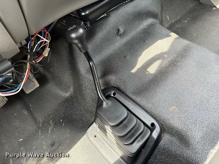 image for item EG5701 2005 Ford F450 Super Duty flatbed truck