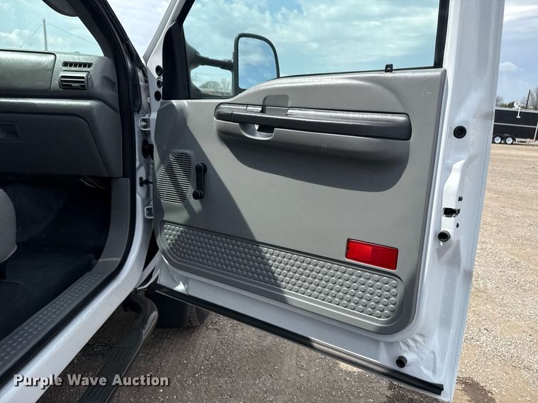 image for item EG5701 2005 Ford F450 Super Duty flatbed truck