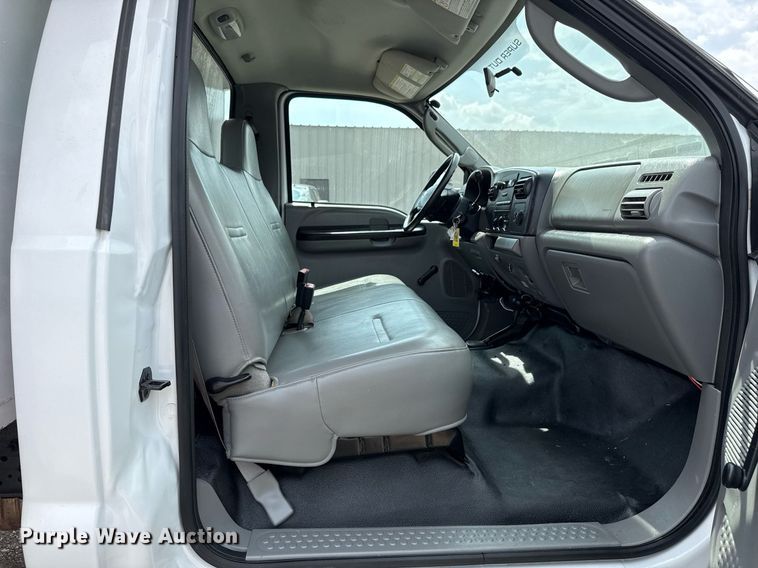 image for item EG5701 2005 Ford F450 Super Duty flatbed truck