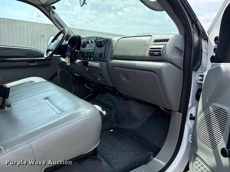 image for item EG5701 2005 Ford F450 Super Duty flatbed truck