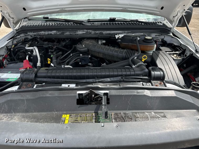 image for item EG5701 2005 Ford F450 Super Duty flatbed truck