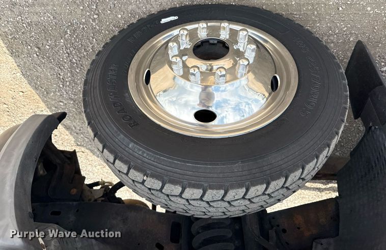 image for item EG5701 2005 Ford F450 Super Duty flatbed truck