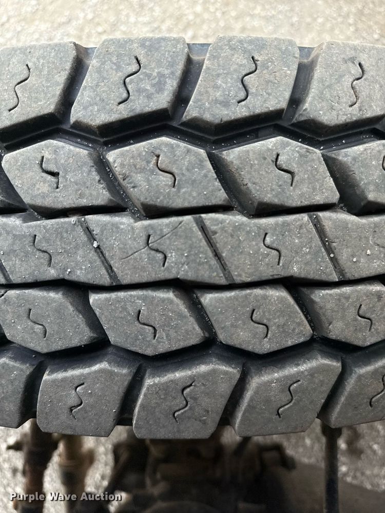 image for item EG5701 2005 Ford F450 Super Duty flatbed truck