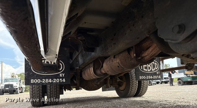 image for item EG5701 2005 Ford F450 Super Duty flatbed truck