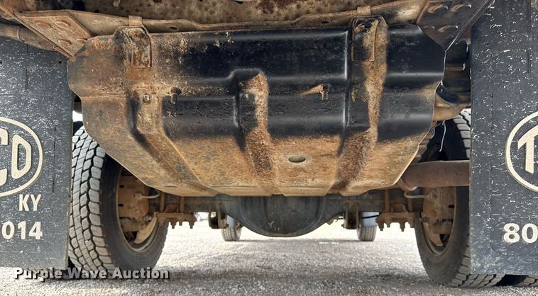 image for item EG5701 2005 Ford F450 Super Duty flatbed truck