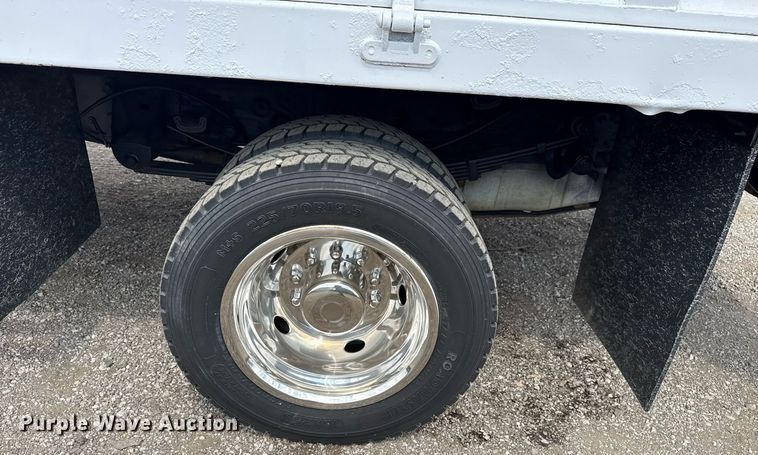 image for item EG5701 2005 Ford F450 Super Duty flatbed truck