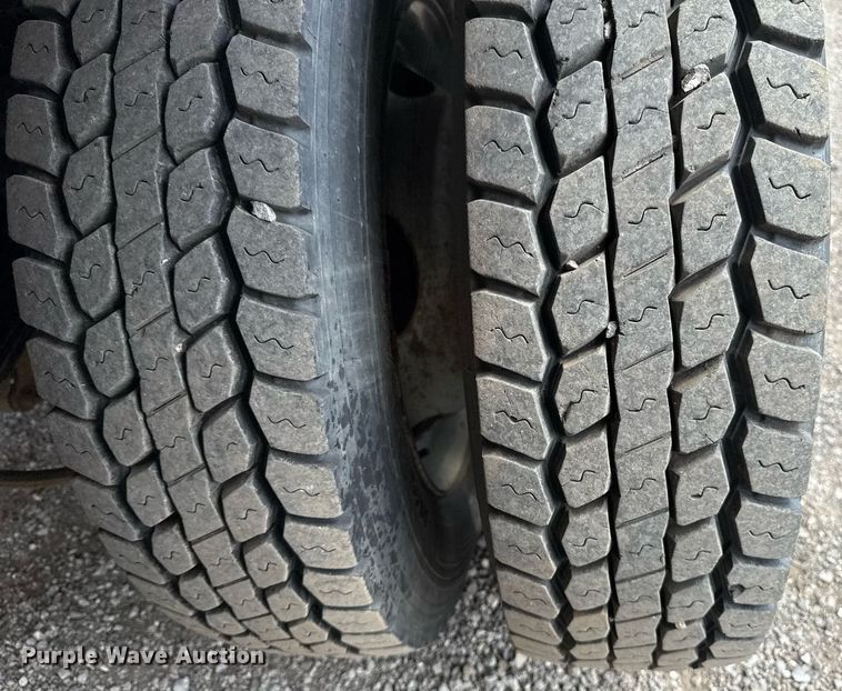 image for item EG5701 2005 Ford F450 Super Duty flatbed truck