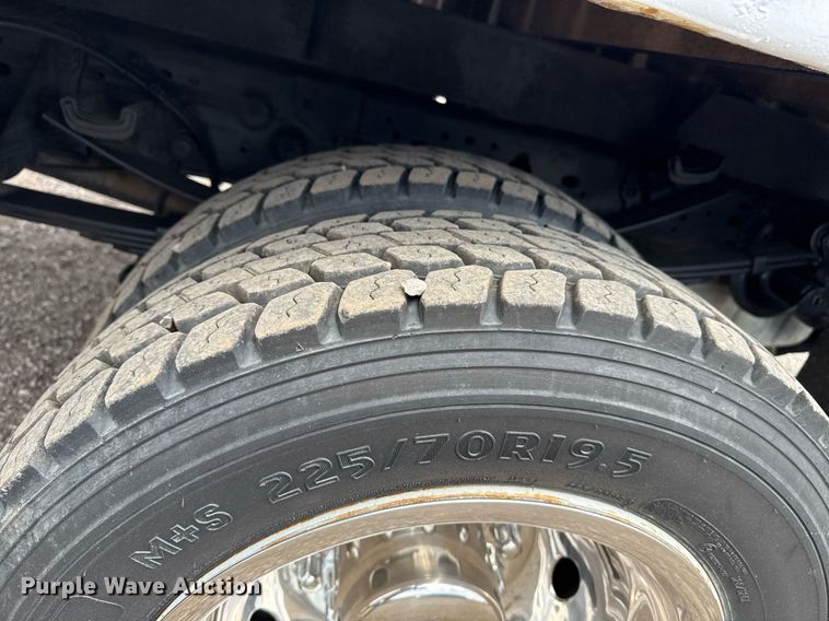 image for item EG5701 2005 Ford F450 Super Duty flatbed truck