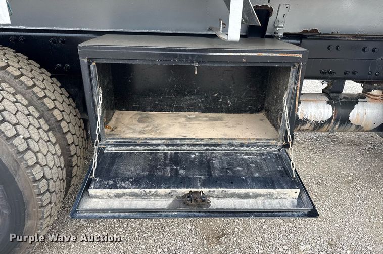 image for item EG5704 2003 Freightliner FL112 dump truck