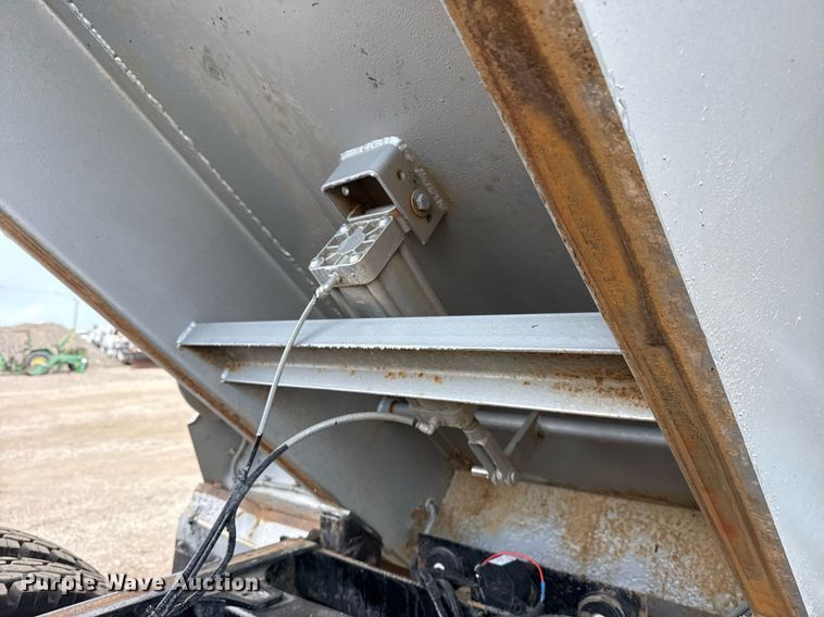 image for item EG5704 2003 Freightliner FL112 dump truck