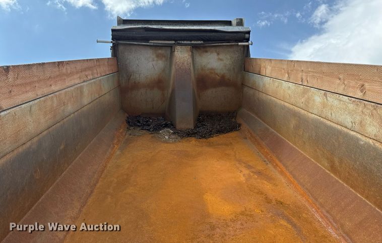 image for item EG5704 2003 Freightliner FL112 dump truck