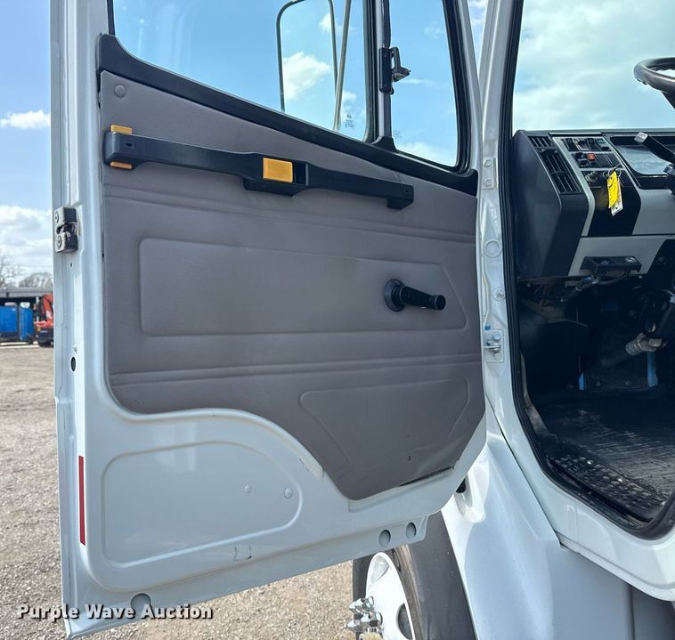 image for item EG5704 2003 Freightliner FL112 dump truck