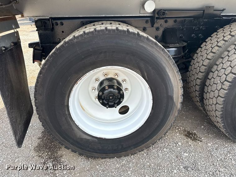 image for item EG5704 2003 Freightliner FL112 dump truck