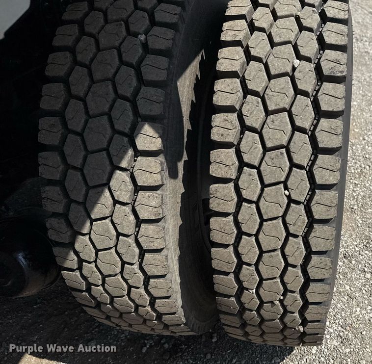 image for item EG5704 2003 Freightliner FL112 dump truck