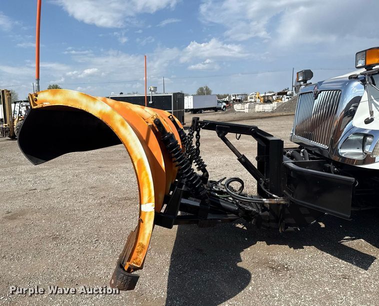 image for item EG5706 2007 International 7500 hook lift truck