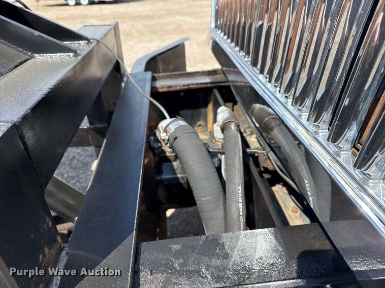 image for item EG5706 2007 International 7500 hook lift truck