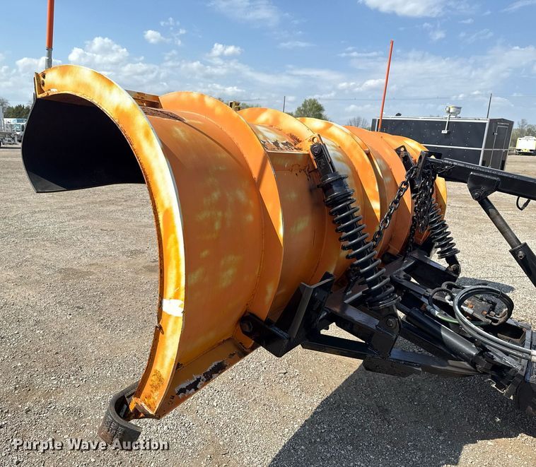 image for item EG5706 2007 International 7500 hook lift truck