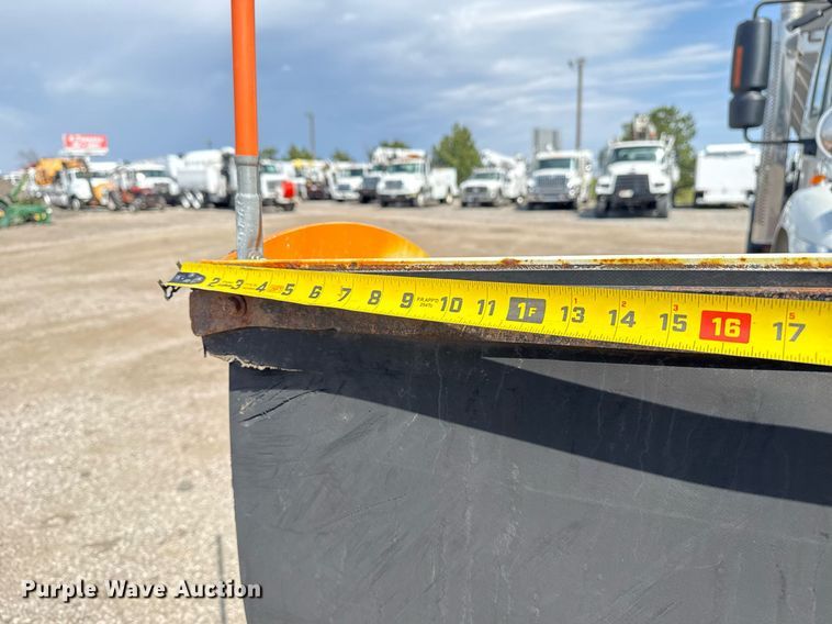 image for item EG5706 2007 International 7500 hook lift truck