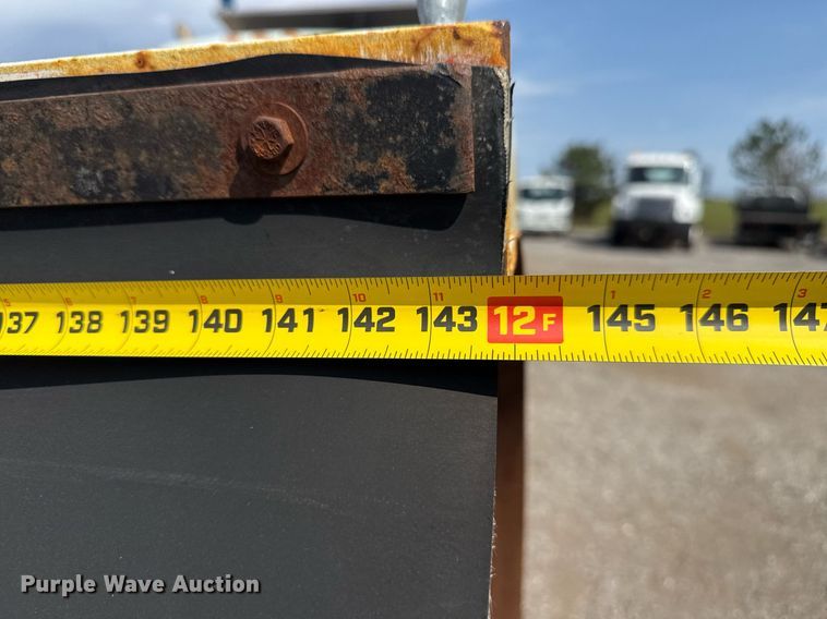 image for item EG5706 2007 International 7500 hook lift truck