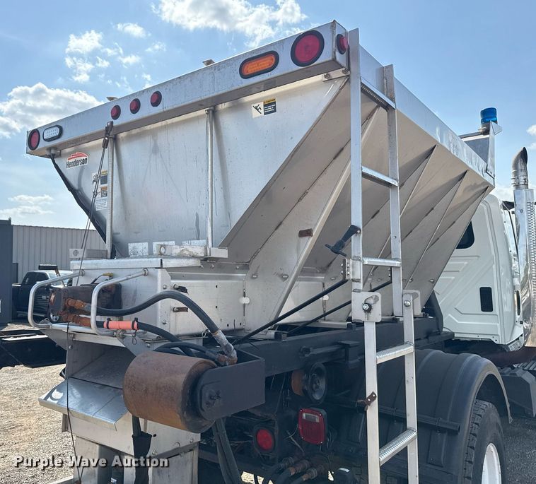 image for item EG5706 2007 International 7500 hook lift truck