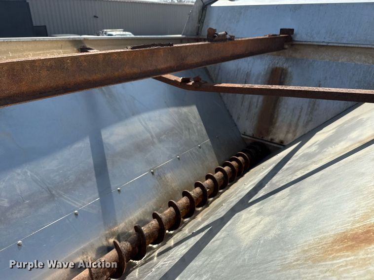 image for item EG5706 2007 International 7500 hook lift truck